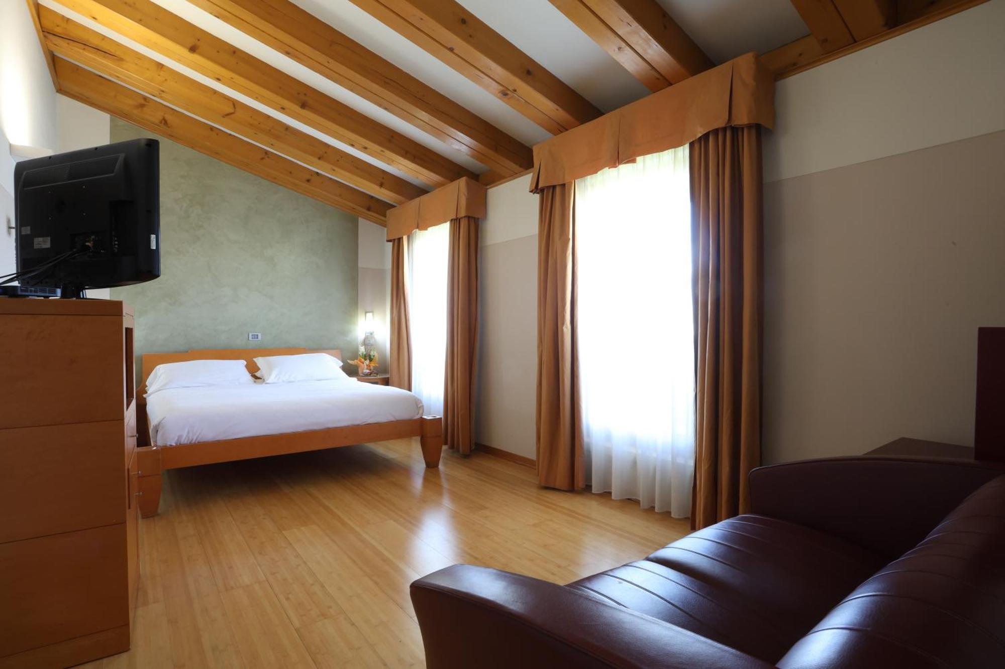 Hotel Della Torre 1850 Ponte San Marco ภายนอก รูปภาพ