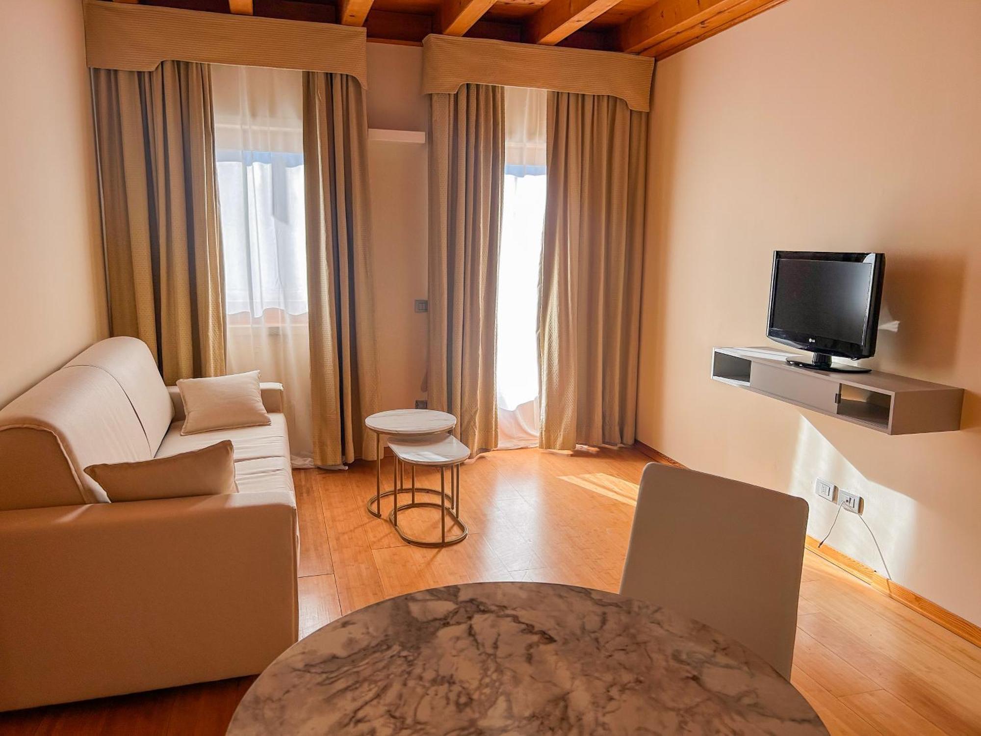 Hotel Della Torre 1850 Ponte San Marco ภายนอก รูปภาพ