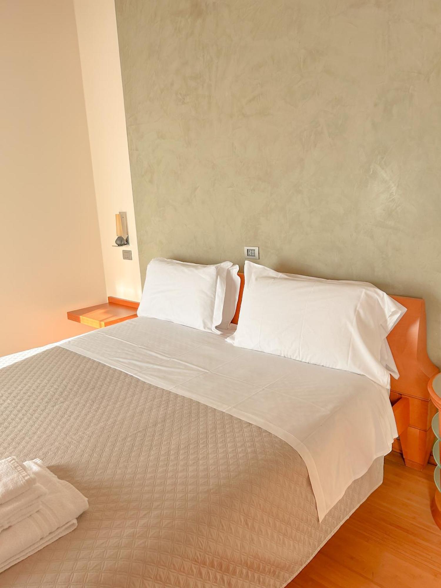 Hotel Della Torre 1850 Ponte San Marco ภายนอก รูปภาพ